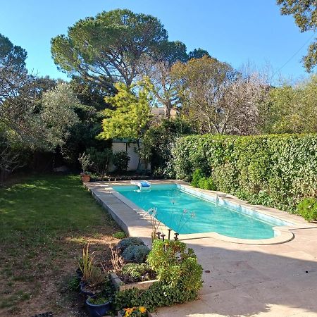 Studio Charmant Et Calme Villeneuve Les Avignon Entree Et Cour Independantes Climatisation Piscine Parking Екстериор снимка