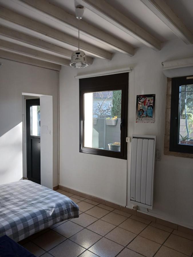 Studio Charmant Et Calme Villeneuve Les Avignon Entree Et Cour Independantes Climatisation Piscine Parking Екстериор снимка