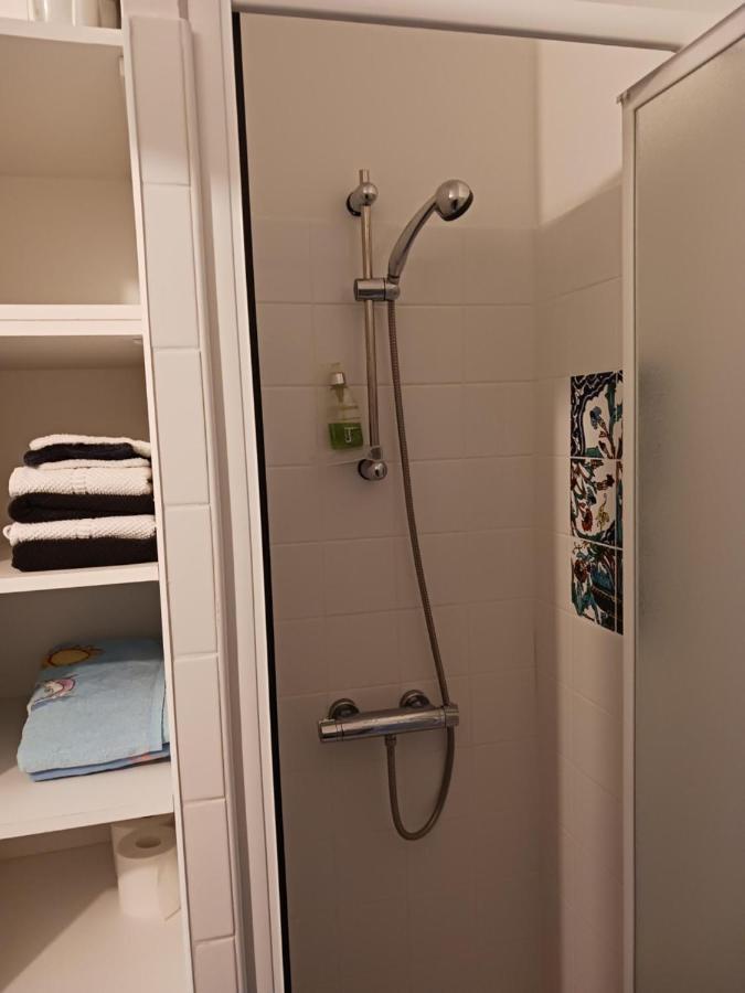 Studio Charmant Et Calme Villeneuve Les Avignon Entree Et Cour Independantes Climatisation Piscine Parking Екстериор снимка