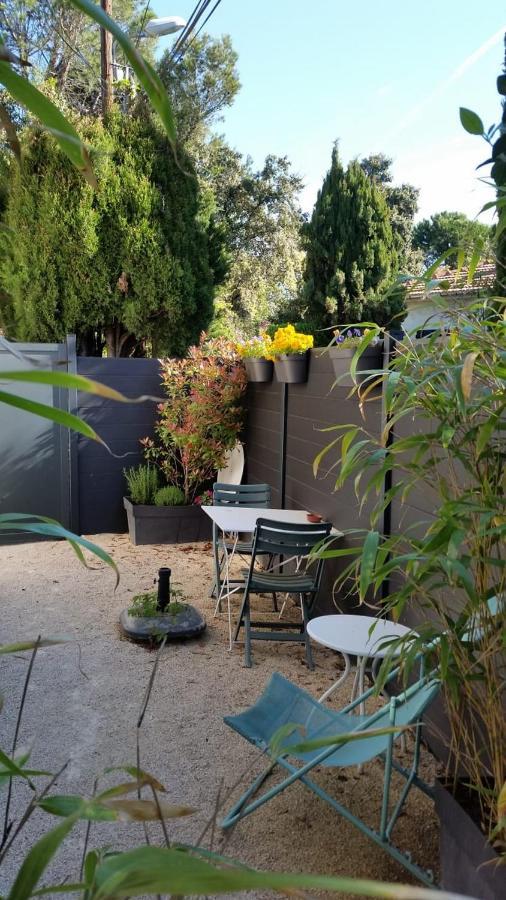 Studio Charmant Et Calme Villeneuve Les Avignon Entree Et Cour Independantes Climatisation Piscine Parking Екстериор снимка
