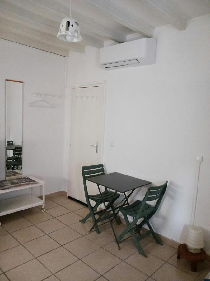 Studio Charmant Et Calme Villeneuve Les Avignon Entree Et Cour Independantes Climatisation Piscine Parking Екстериор снимка